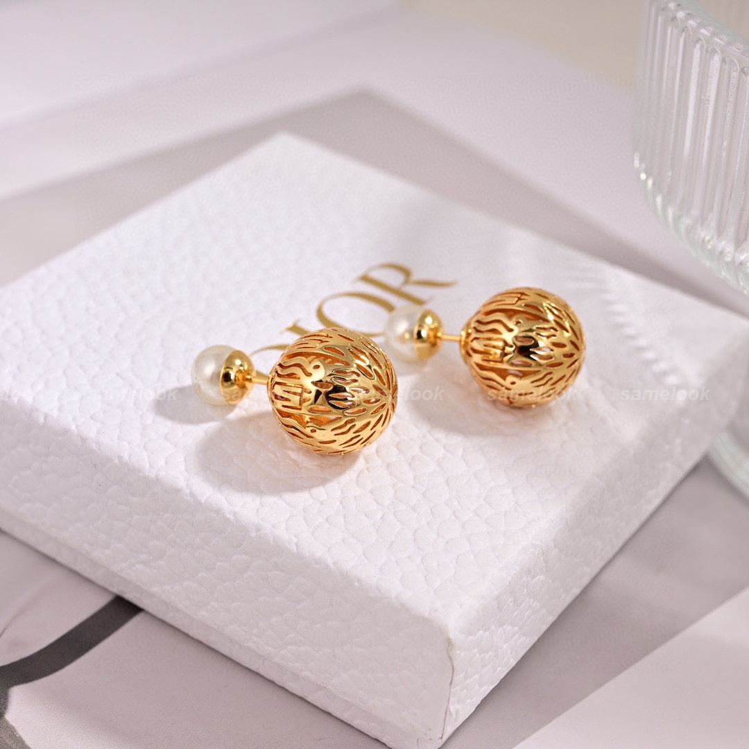 디올 트리발레스 볼 이어링 골드 리프 페어